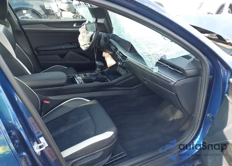 2025 Kia K5 Gt-Line z USA, uszkodzony, nr VIN KNAG64J75S5344975